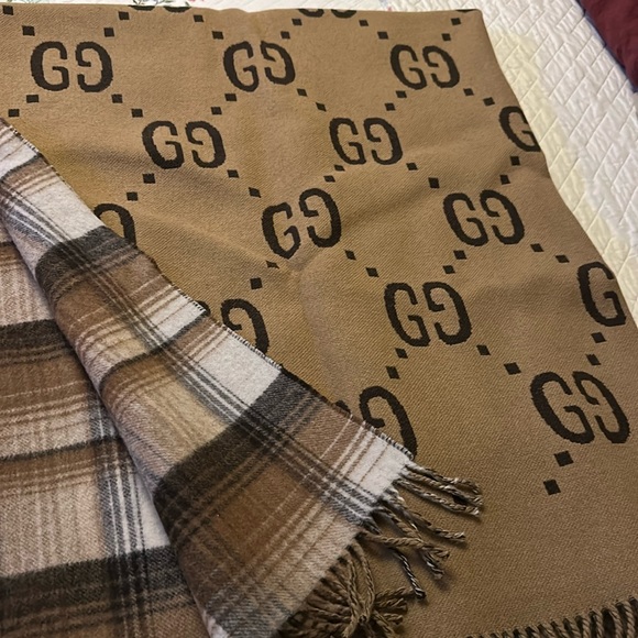 Gucci poncho new with tag - Picture 2 of 5